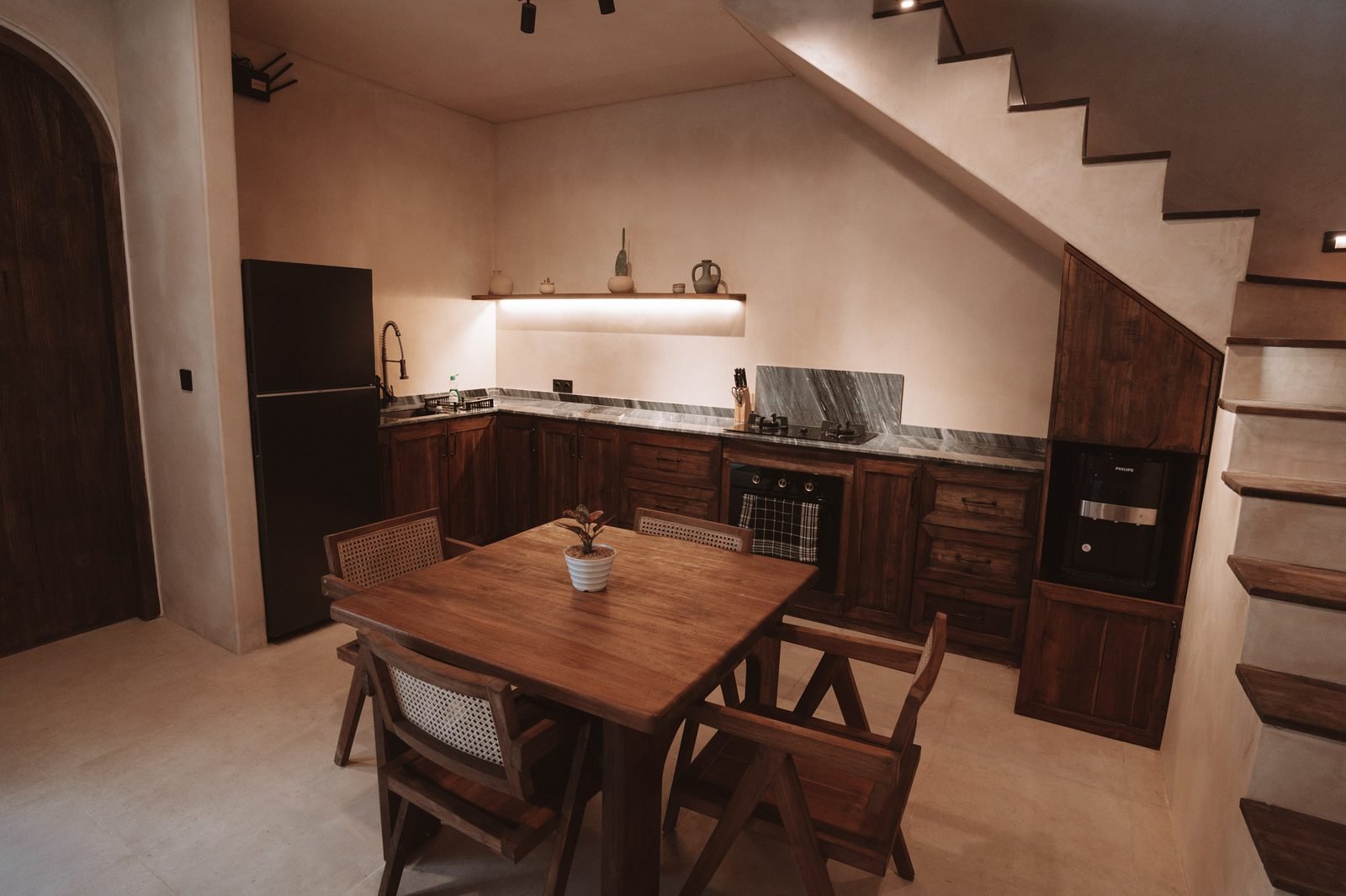 Kitchen & dining